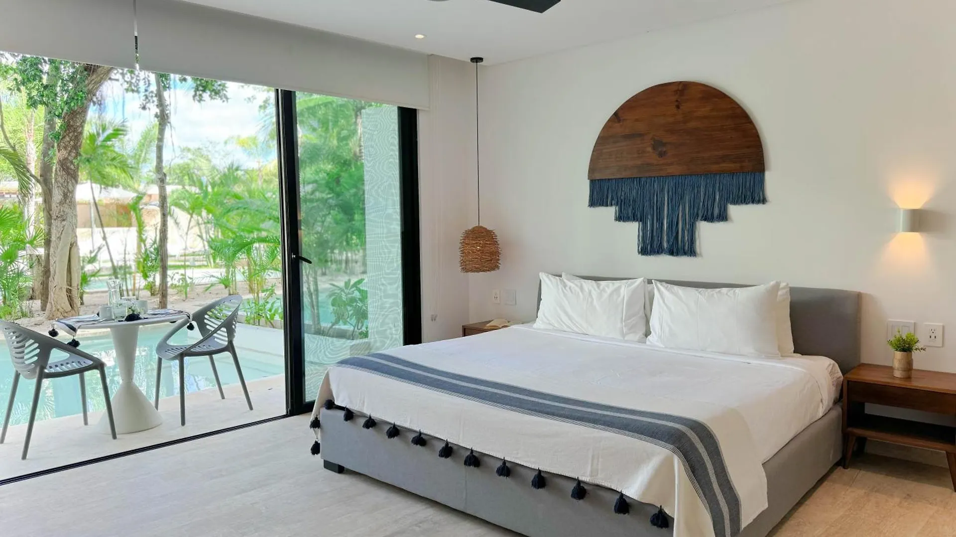 Warm Studio Swim Up Cpl B108 By Sandy Powerful Tulum